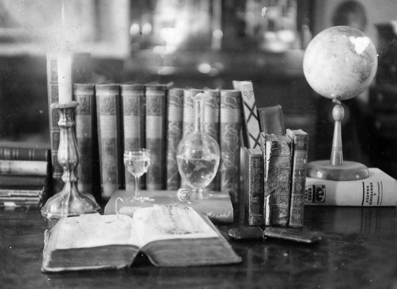 1942, Mészöly Leonóra, book, candle, glass, globe, Fortepan #10636