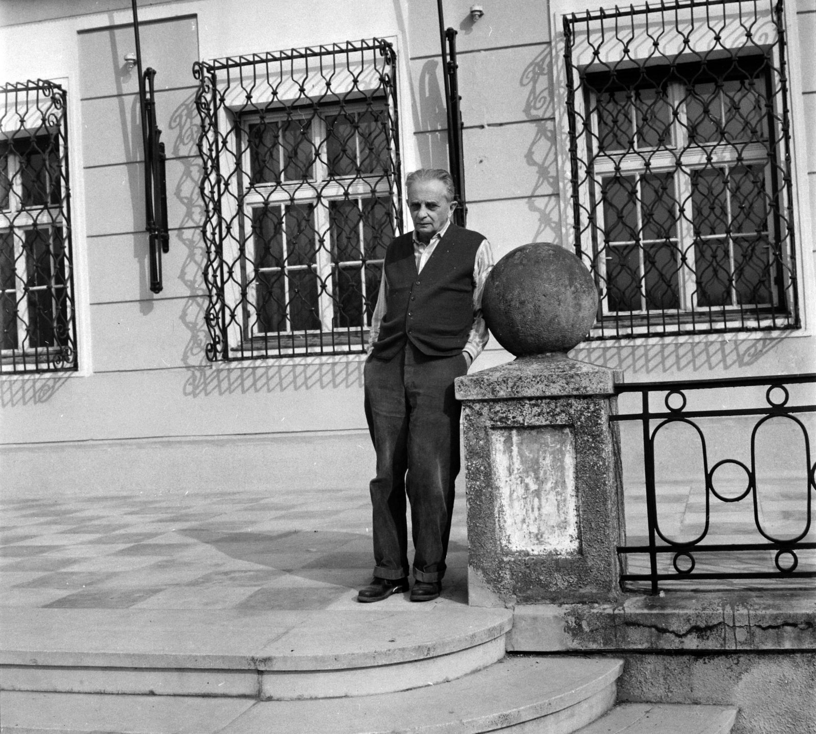 Hungary,Lake Balaton, Szigliget, Esterházy-kastély, az Írók Alkotóházának terasza. Lengyel József író., 1965, Hunyady József, Fortepan #106373