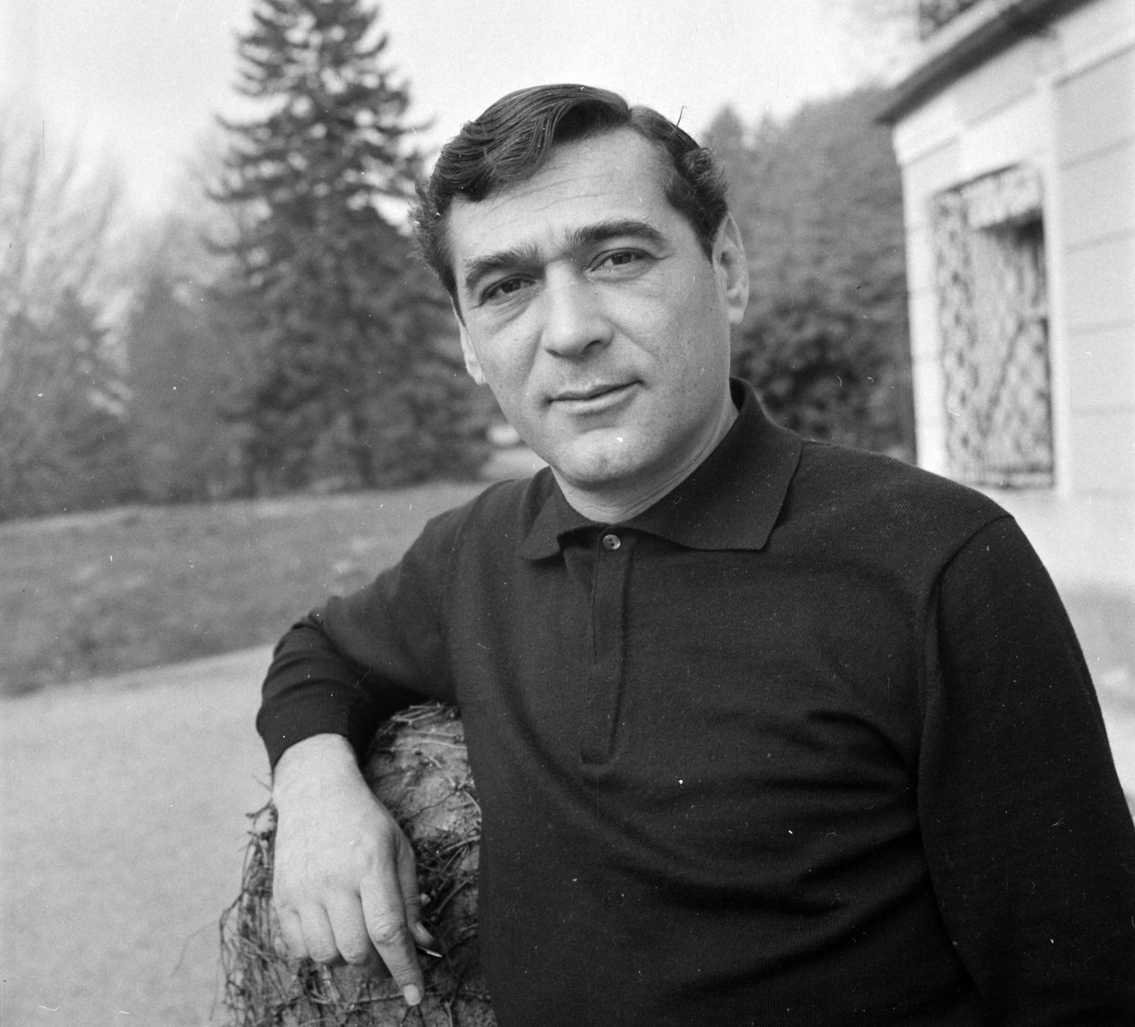 Magyarország,Balaton, Szigliget, Esterházy-kastély, az Írók Alkotóházának terasza. Somlyó György költő., 1965, Hunyady József, Fortepan #106389