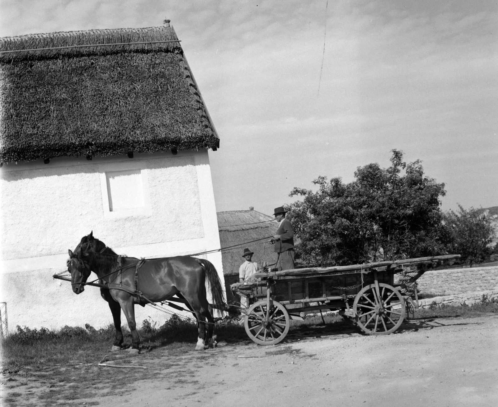 Hungary, Nemesvámos, Vámosi betyárcsárda., 1968, Hunyady József, chariot, Fortepan #106498