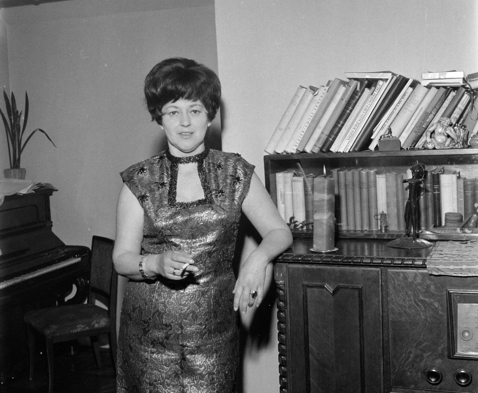 Hungary, Budapest II., Orsó utca 13., Záray Márta énekesnő otthonában., 1967, Hunyady József, Budapest, Fortepan #106511