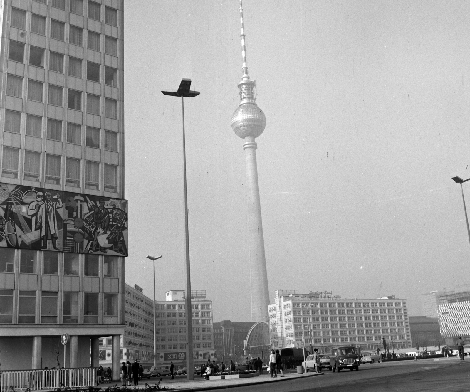 Germany, Berlin, Kelet-Berlin, Alexanderplatz a Karl Marx Allee torkolata felől nézve, szemben a TV torony, balra a Haus des Lehrers., 1969, Hunyady József, TV tower, GDR, socialist realism, train station, East-Berlin, modern architecture, wall painting, department store, Hermann Henselmann-design, Josef Kaiser-design, Peter Behrens-design, Johann Eduard Jacobsthal-design, Walter Womacka-design, Günter Kunert-design, Fortepan #106534