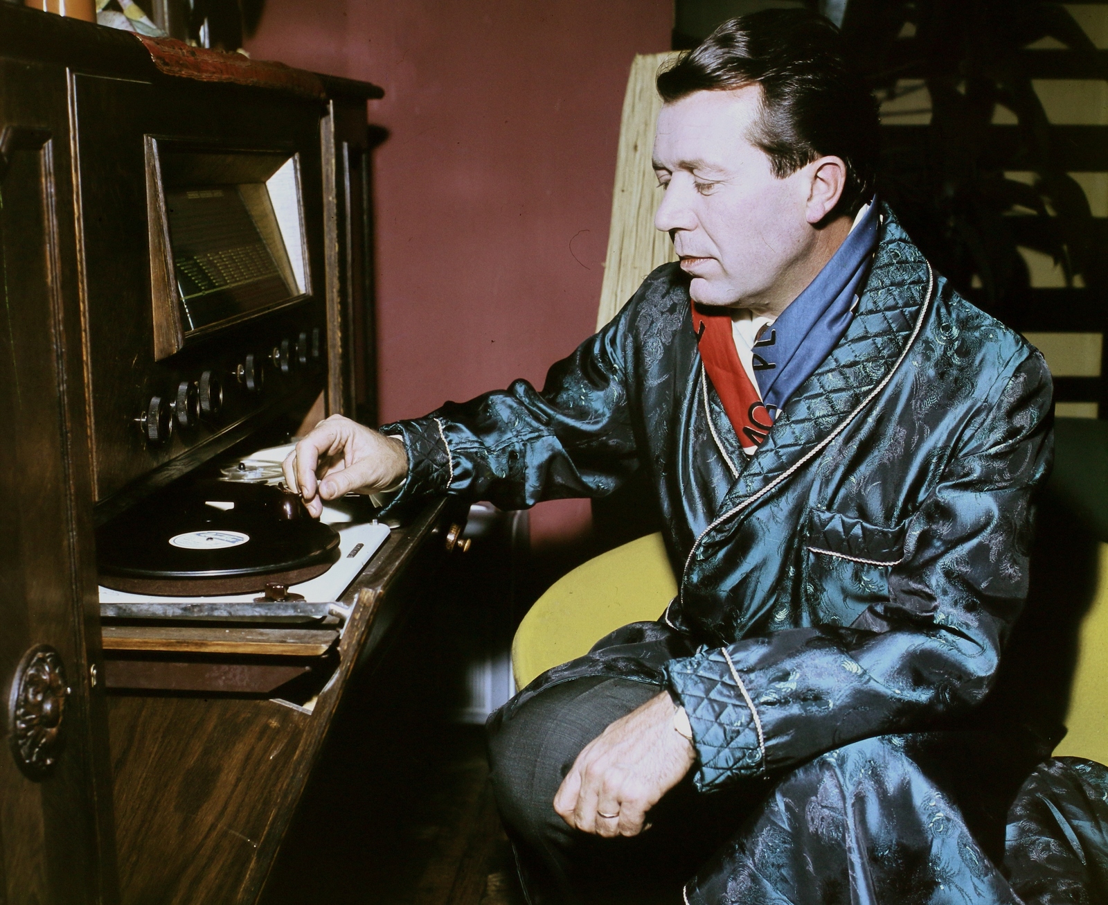 Hungary, Budapest II., Orsó utca 13., Vámosi János énekes otthonában., 1967, Hunyady József, colorful, turntable, Budapest, Fortepan #106576