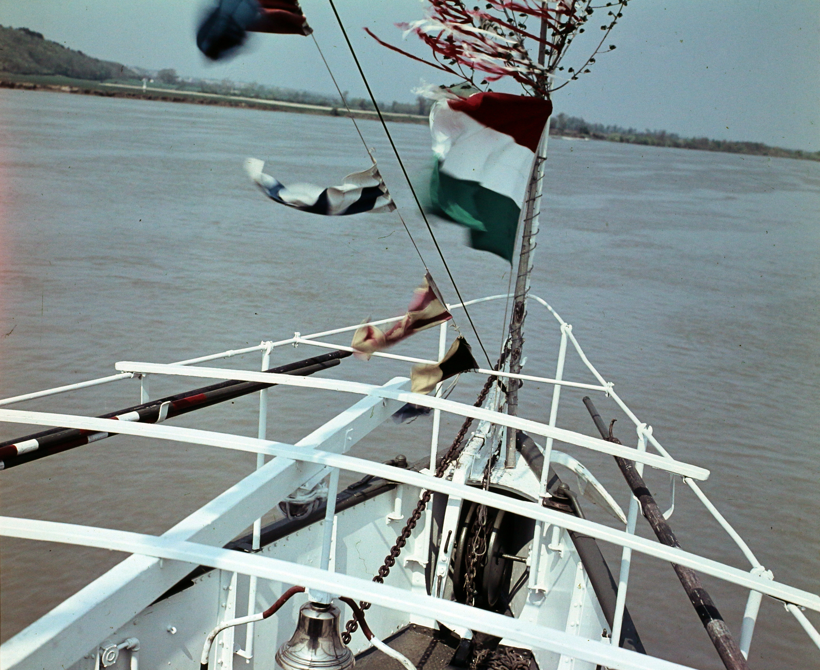 Magyarország, a felvétel a Felszabadulás gőzhajó fedélzetén, az Írószövetség jugoszláviai útja során készült., 1965, Hunyady József, színes, Fortepan #106599