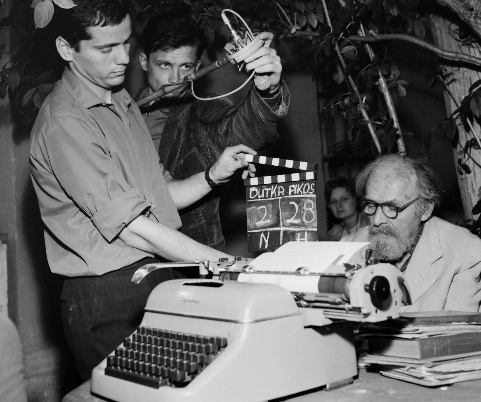 Hungary, Budapest II., Dutka Ákos költő máriaremetei otthonában., 1964, Hunyady József, filming, typewriter, clapperboard, Budapest, microphone, Fortepan #106608