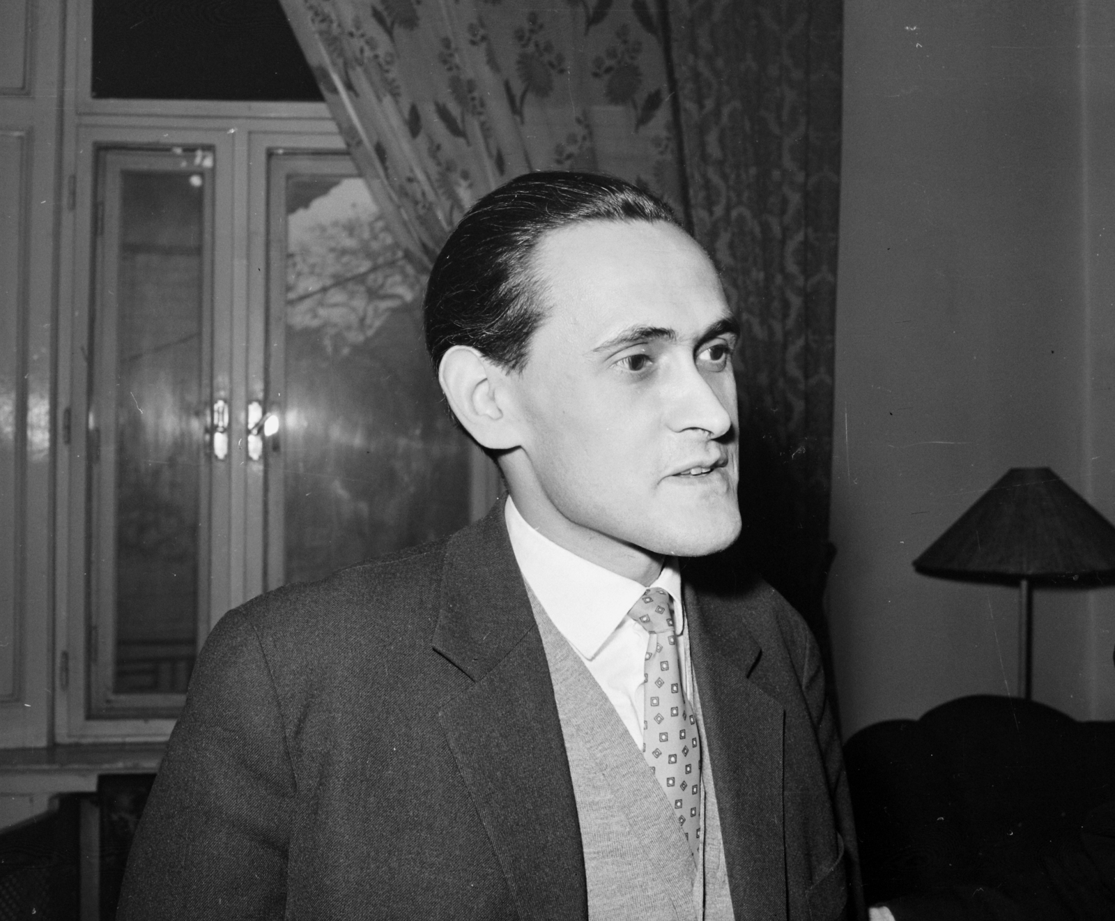Hungary, Budapest VI., Garai Gábor költő. A felvétel az Írószövetség Bajza utca 18. alatti székházában készült., 1964, Hunyady József, Budapest, Fortepan #106702