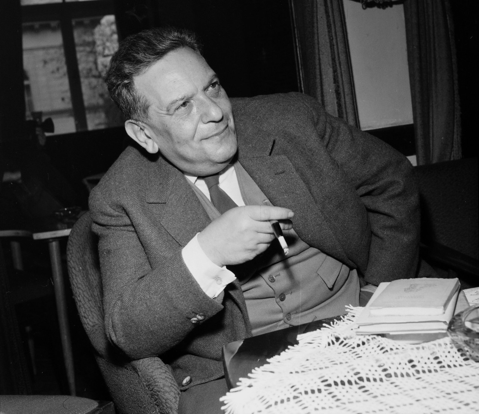 Hungary, Budapest VI., Hegedűs Géza irodalomtörténész, író. A felvétel az Írószövetség Bajza utca 18. alatti székházában készült., 1964, Hunyady József, Budapest, Fortepan #106880