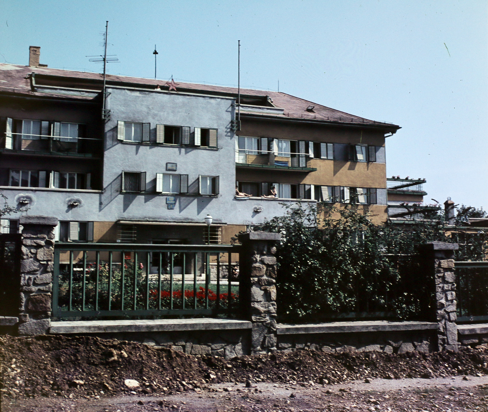 Magyarország, Sopron, Lövér (Szabadság) körút, Csepel SZOT üdülő (korábban Lövér szálló)., 1965, Hunyady József, színes, Fortepan #106924