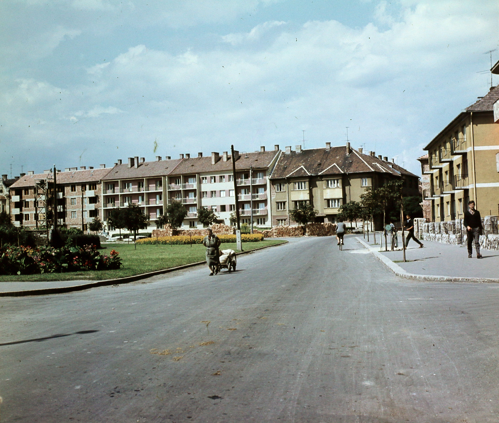 Magyarország, Sopron, Frankenburg út - Zsilip utca sarok, jobbra szemben a Vörösmarty utca torkolata., 1965, Hunyady József, színes, utcakép, Fortepan #106929