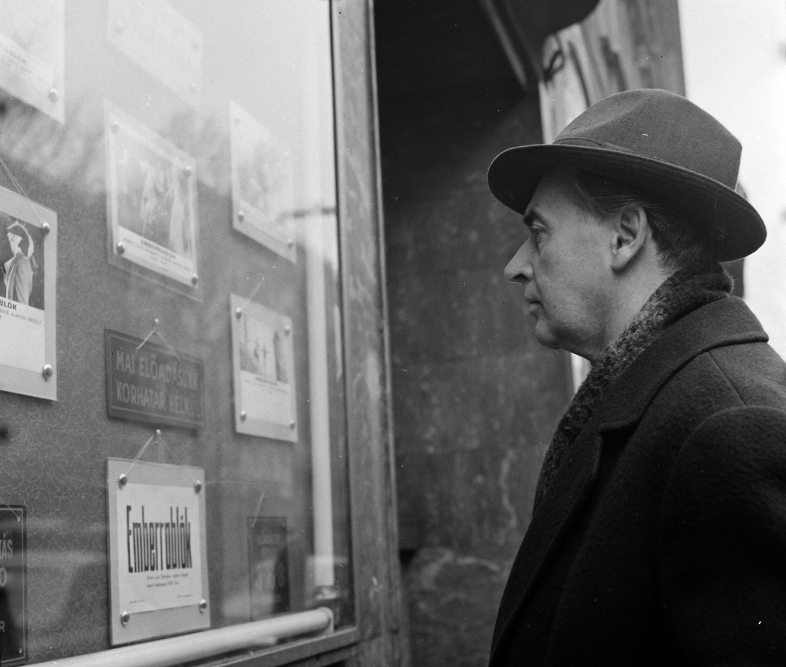 Hungary, Budapest VI., Nagymező utca 8., Tinódi mozi, Mándy Iván író., 1969, Hunyady József, movie theater, movie schedule, Budapest, Fortepan #106998