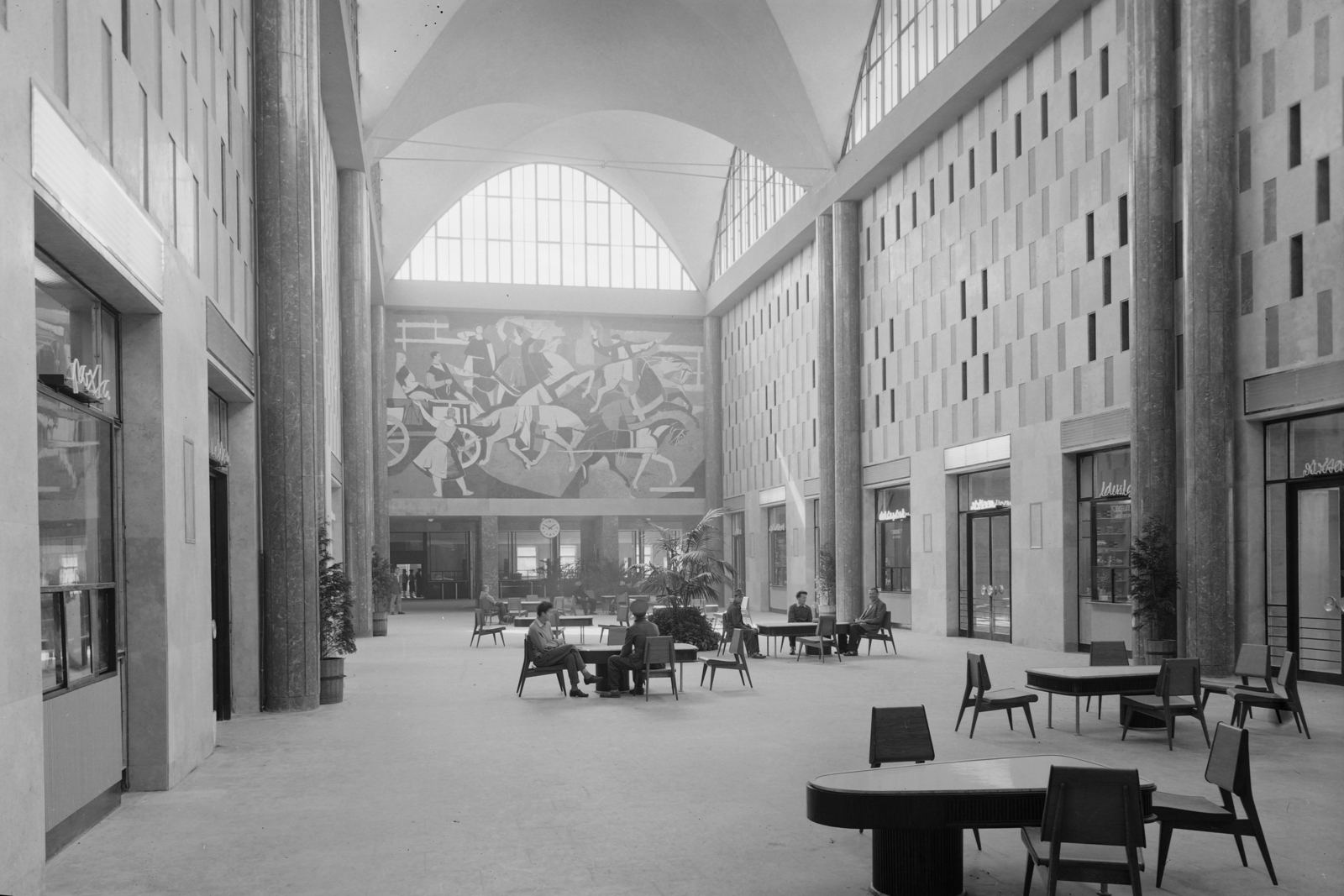 Hungary, Debrecen, a Nagyállomás fő várócsarnoka., 1961, UVATERV, train station, fresco, train station, atrium, Endre Domanovszky-design, interior, sgraffito, Fortepan #10703