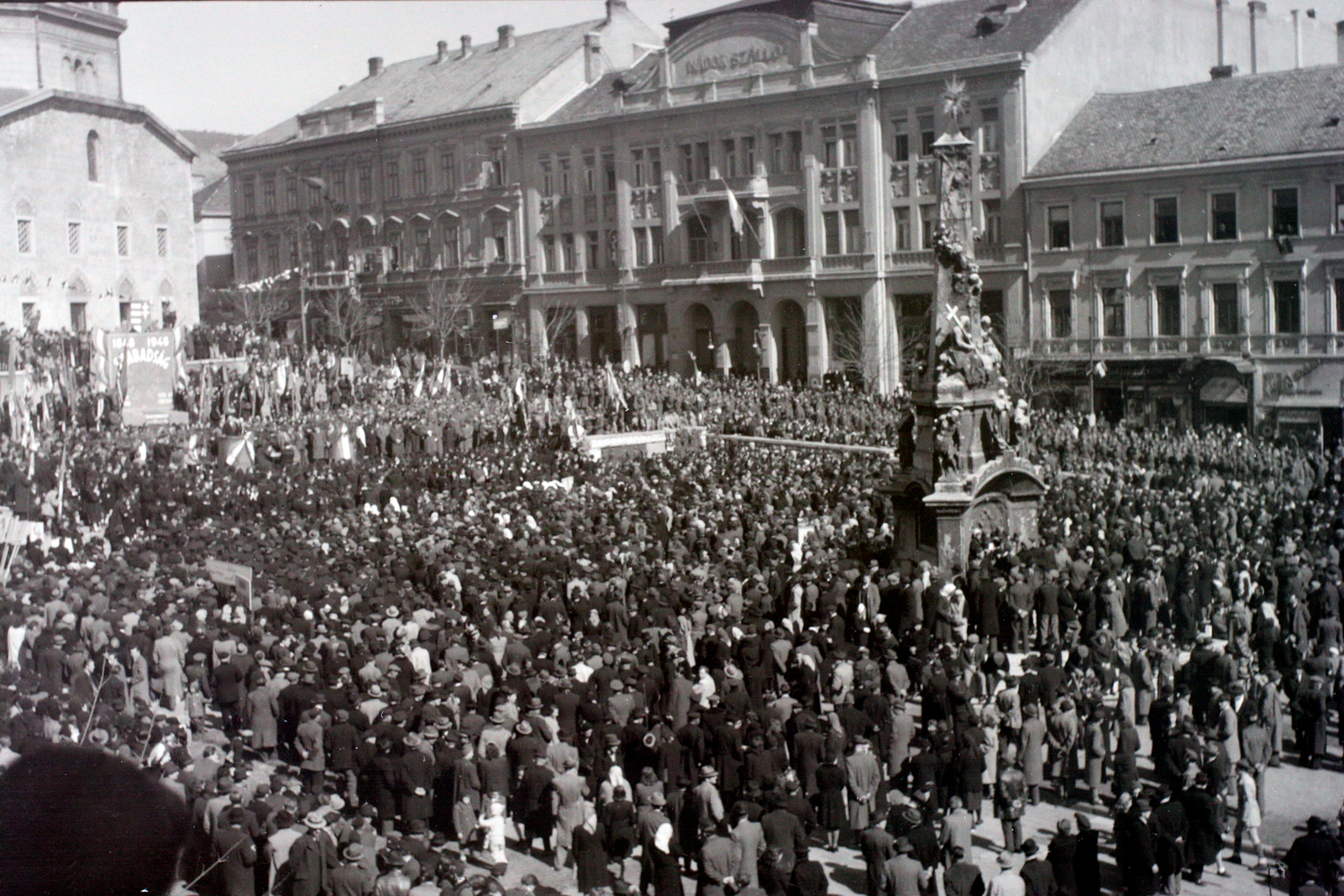 Magyarország, Pécs, Széchenyi tér, 1848-as centenáriumi ünnepség., 1948, Hunyady József, tömeg, emlékmű, Fortepan #107050