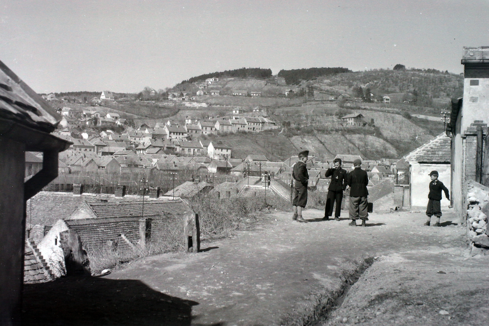 Hungary, Pécs, Boldizsár utca, szemben a Nap utca házsora., 1948, Hunyady József, boys, picture, Fortepan #107051