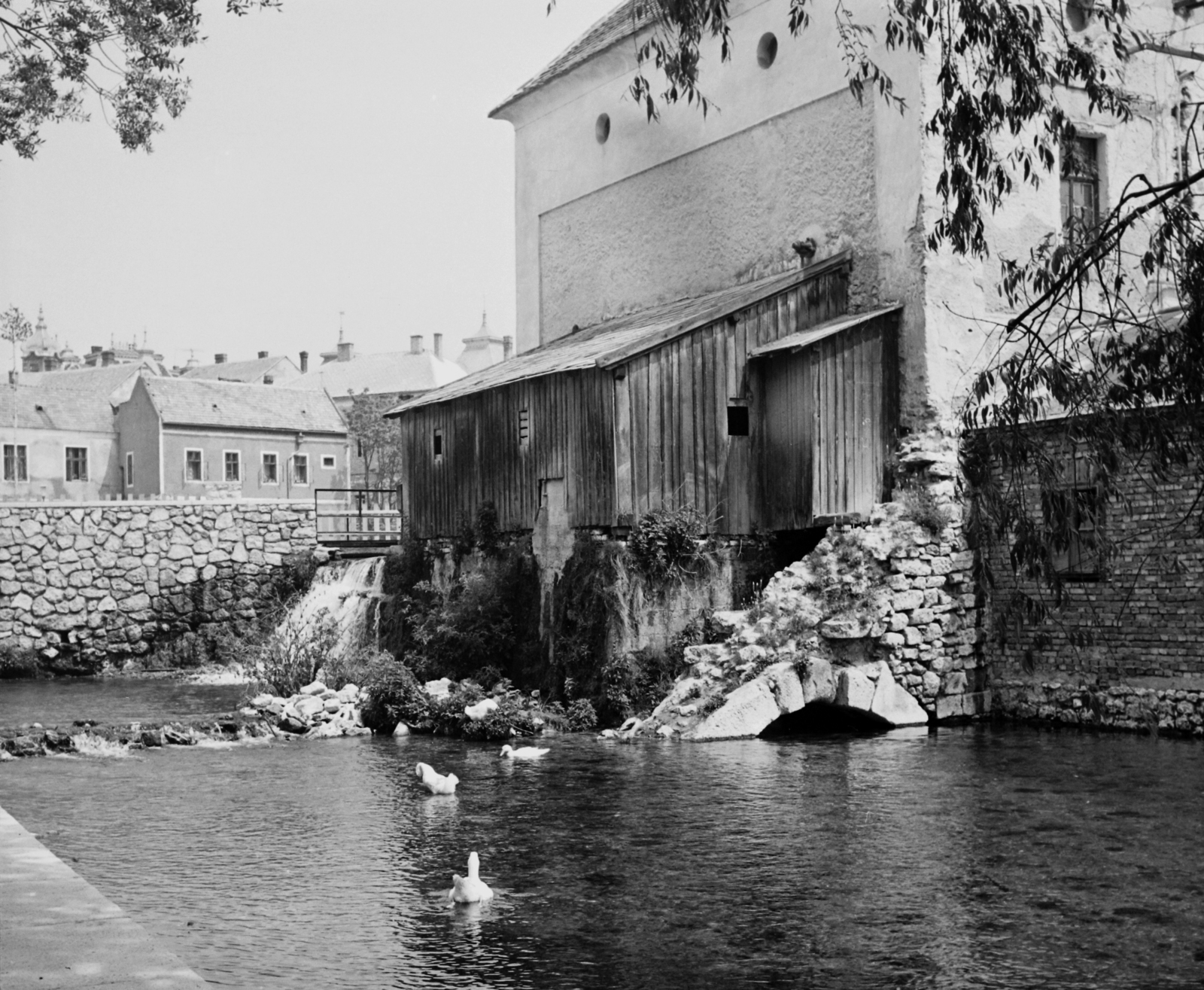 Hungary, Tapolca, Kis-tó, malom a Malom-tó kifolyásánál., 1963, Hunyady József, Fortepan #107089