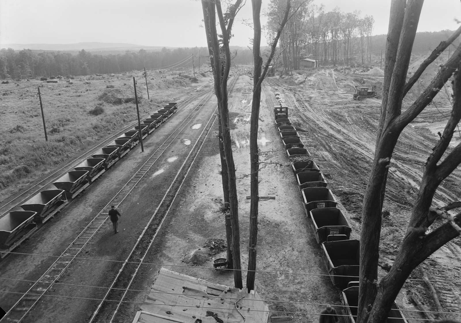 Hungary, Oroszlány, a bánya rakodója, gazdasági vasút., 1955, UVATERV, railway, construction, picture, railway cart, Fortepan #10710