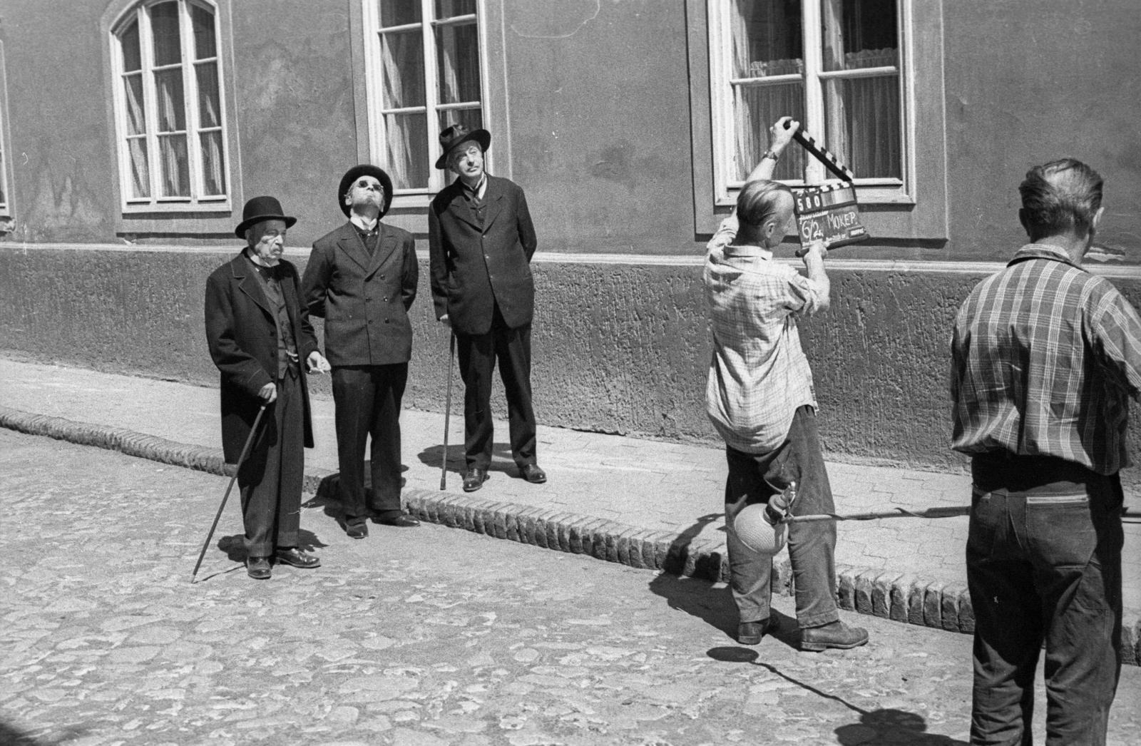 Magyarország, Baja, Déri Miksa köz, Gózon Gyula, Latinovits Zoltán és Mensáros László színművészek az Aranysárkány című film forgatásán., 1966, Hunyady József, filmforgatás, csapó, Fortepan #107258