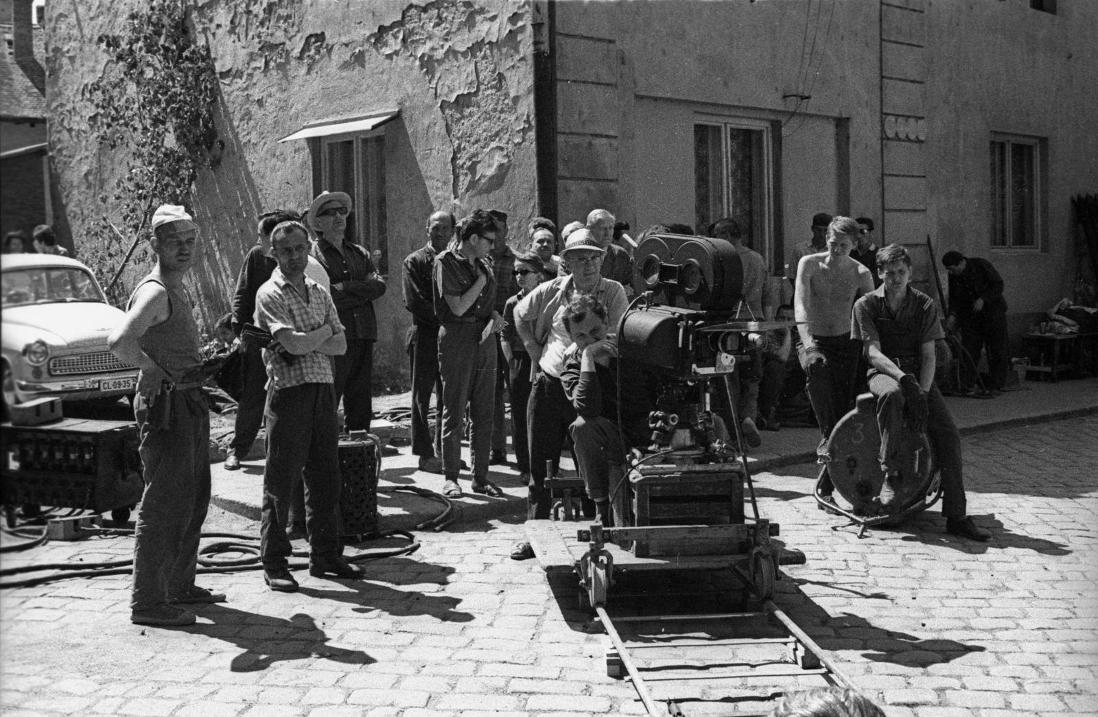 Hungary, Baja, Roosevelt tér. A felvétel az Aranysárkány című film forgatásakor készült., 1966, Hunyady József, filming, movie camera, camera track, camera dolly, Fortepan #107261