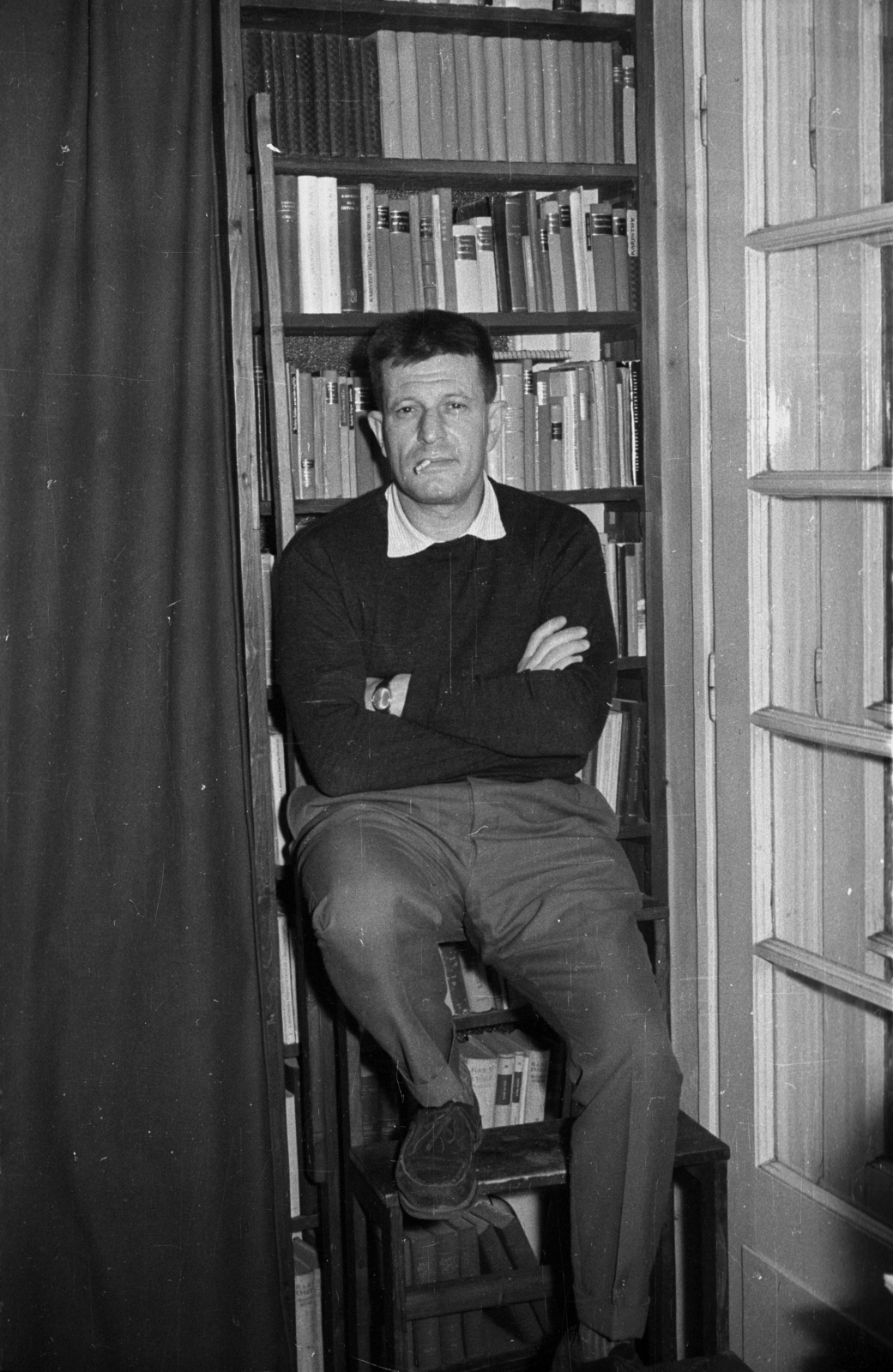 Magyarország, Karinthy Ferenc író., 1963, Hunyady József, híres ember, férfi, portré, lépcsőn ülni, Fortepan #107316