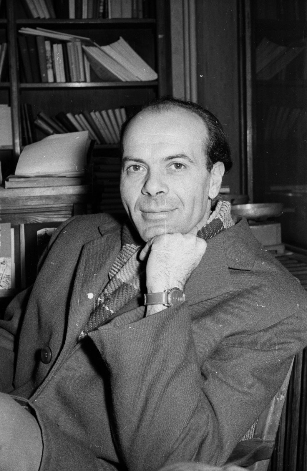 Hungary, Vidor Miklós író, költő, műfordító., 1963, Hunyady József, celebrity, man, portrait, prop up the head, Fortepan #107317