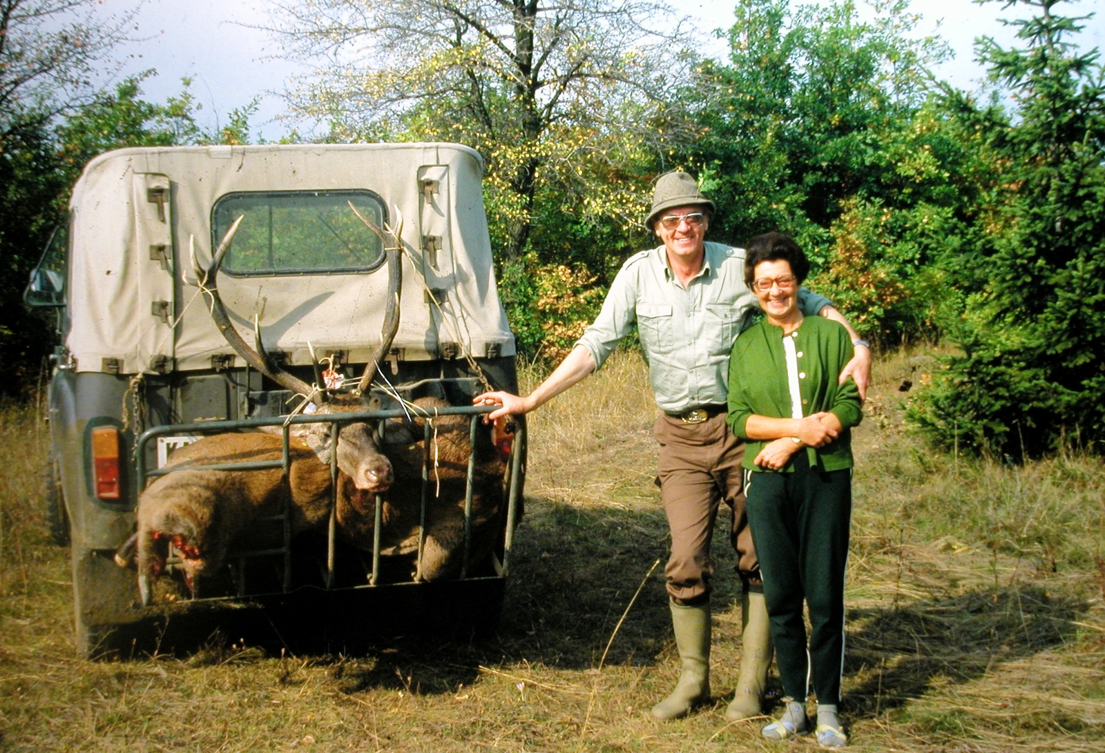 1983, Fortepan, colorful, Soviet brand, autumn, UAZ-brand, hunting, Jeep, man and woman, deer, Fortepan #10734