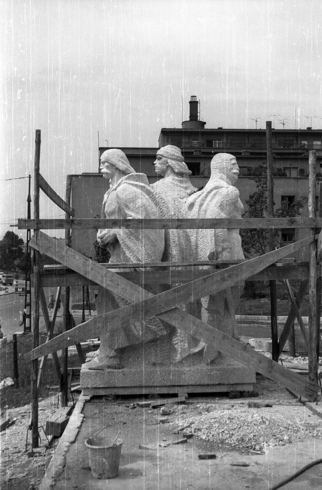 Hungary, Budapest I., Dózsa György tér, a Dózsa György szobor mellékalakjai (Kiss István, 1961.)., 1961, Hunyady József, Budapest, sculptural group, Fortepan #107343