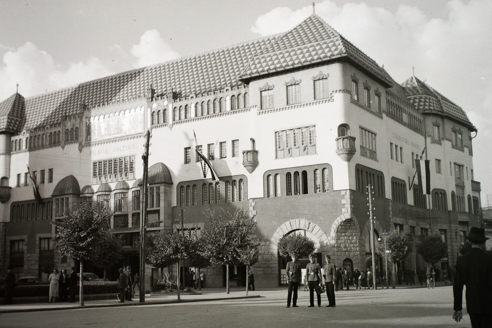 Románia,Erdély, Marosvásárhely, Rózsák tere (Piata Trandafirilor, ekkor Széchenyi tér), Kultúrpalota., 1940, Kókány Jenő, szecesszió, palota, Komor Marcell-terv, Art Nouveau, Jakab Dezső-terv, Fortepan #107439