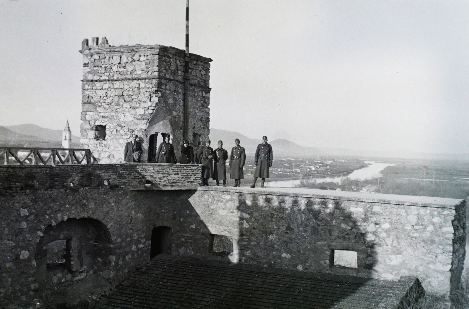 Hungary, Sárospatak, Rákóczi-vár, Vörös-torony, háttérben balra a Szent Erzsébet-templom, jobbra a Bodrog látszik., 1939, Kókány Jenő, museum, castle, Fortepan #107488