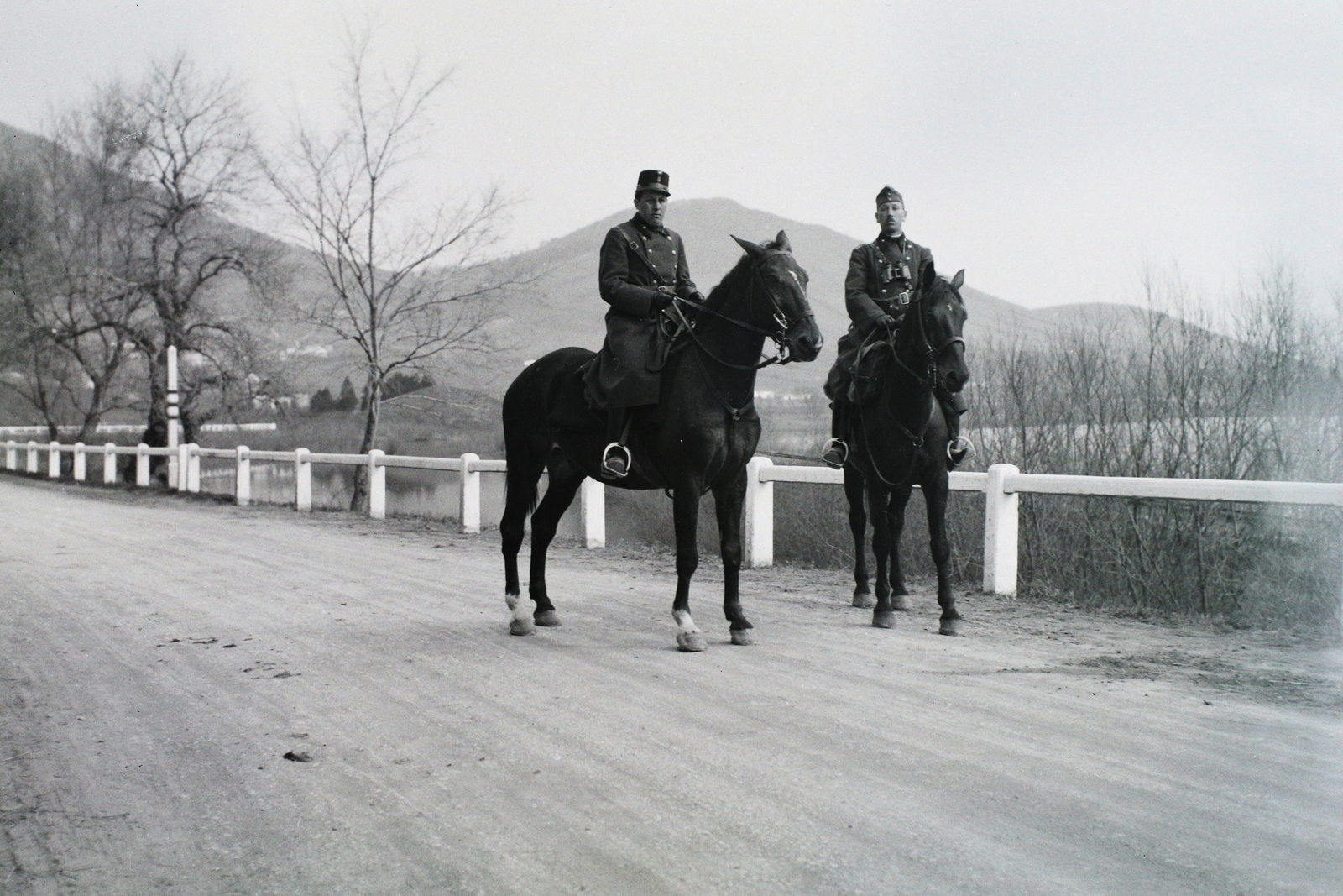 Hungary, Sátoraljaújhely, a mai 37-es főút a településtől délre., 1939, Kókány Jenő, rider, soldier, officer, Fortepan #107490