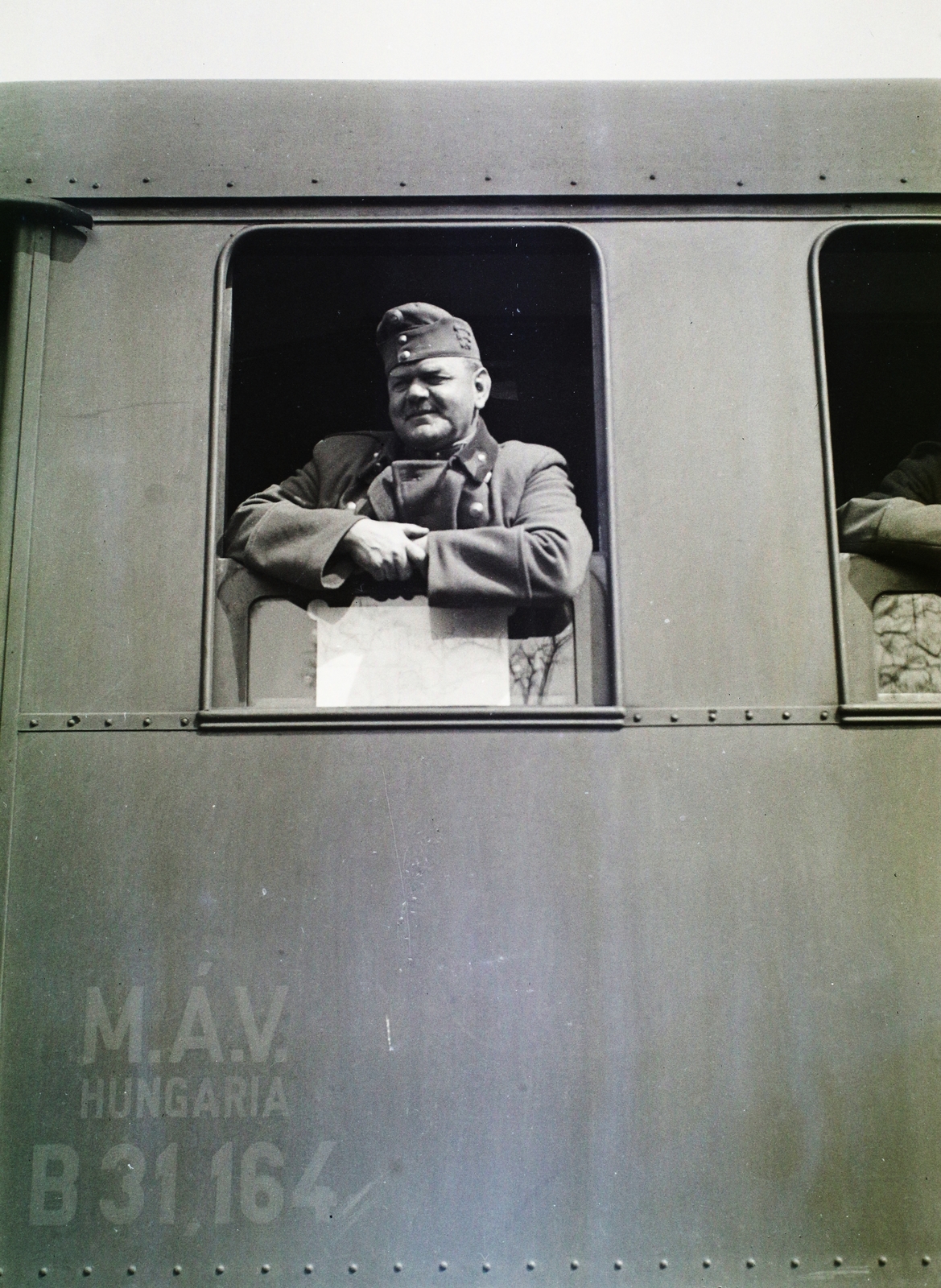 1939, Kókány Jenő, "Bocskai" side cap, soldier, leaning out of the window, Fortepan #107496