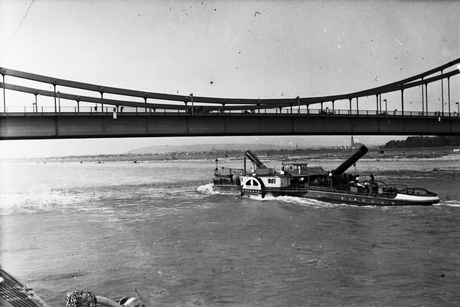 Austria, Vienna, Reichsbrücke a Duna felett, alatta a Hercegovina lapátkerekes gőzhajó., 1942, Kókány Jenő, bridge, Hercegovina ship, Fortepan #107538