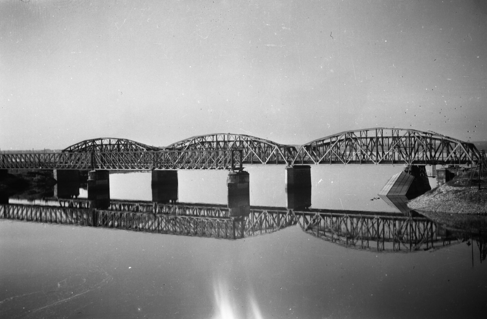 1942, Kókány Jenő, bridge, second World War, wrecked bridge, Fortepan #107544