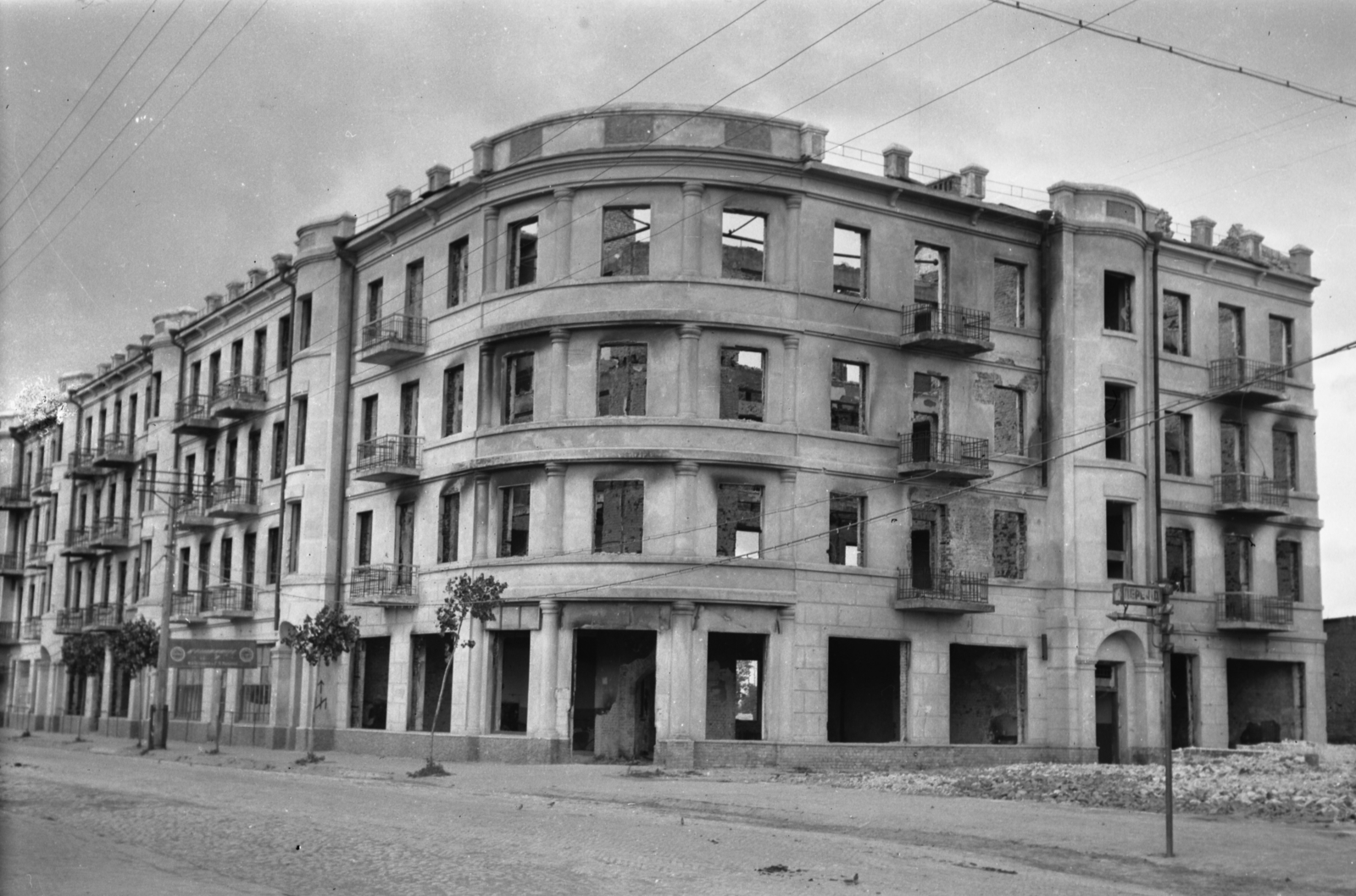 Ukraine, Chernihiv, Béke sugárút (Sevcsenko utca) és a Győzelem sugárút (Bors utca) sarok., 1942, Kókány Jenő, Fortepan #107601