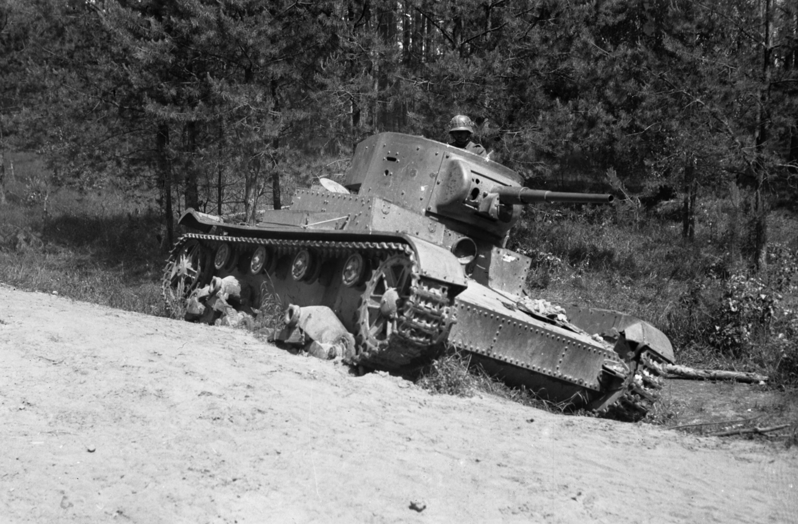 1942, Kókány Jenő, Soviet brand, tank, wreck, Fortepan #107611