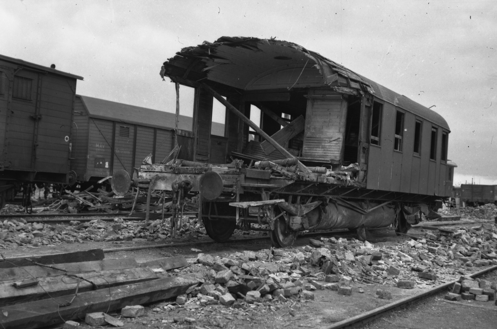 1941, Kókány Jenő, railway, wreck, Fortepan #107627