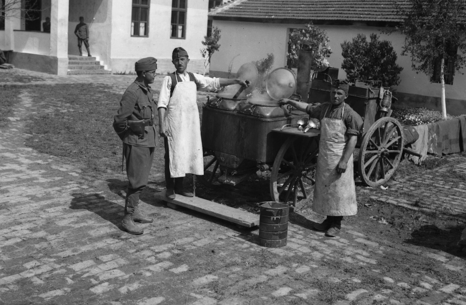 Serbia, a felvétel a 3. magyar hadsereg délvidéki hadművelete idején készült., 1941, Kókány Jenő, goulash cannon, hurricane lamp, Fortepan #107636