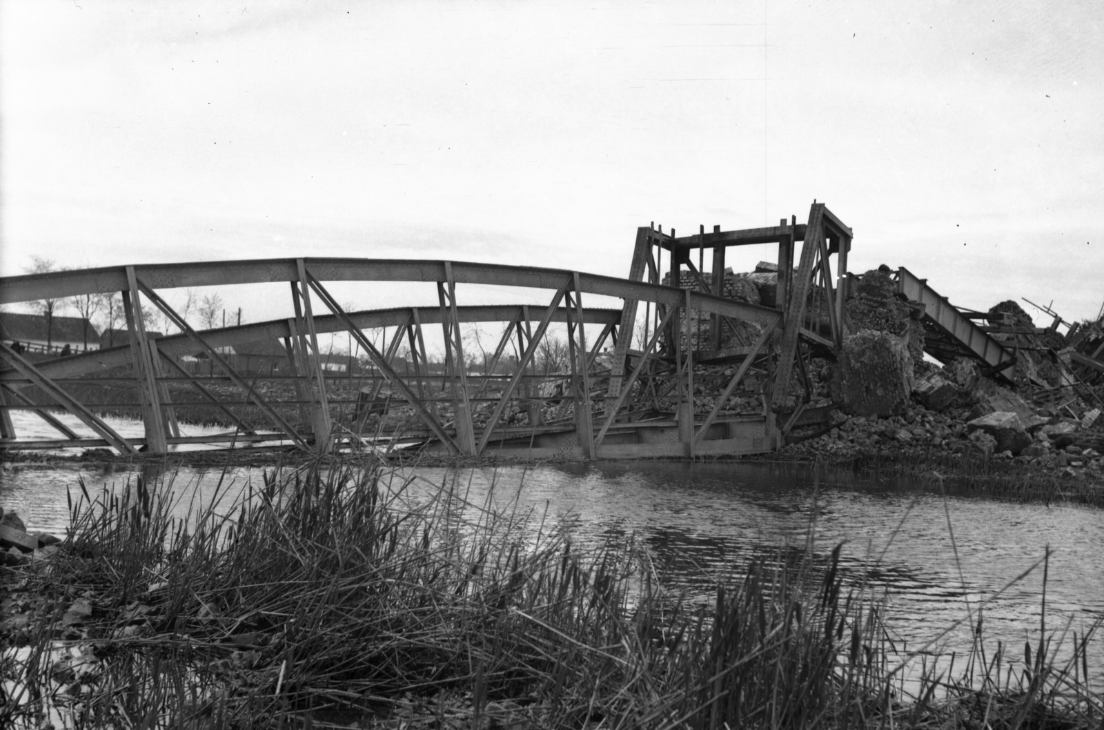1941, Kókány Jenő, bridge, wrecked bridge, Fortepan #107646