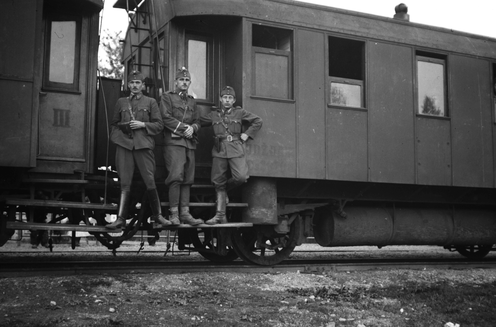 1941, Kókány Jenő, rail, soldier, "Bocskai" side cap, Fortepan #107649