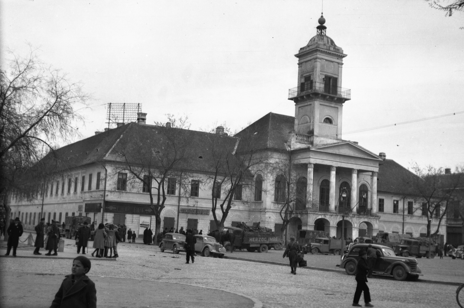 Serbia, Sombor, Szentháromság tér (Trg Svetog Trojstva), Régi Városháza (Gradska kuća)., 1941, Kókány Jenő, public building, Fortepan #107654