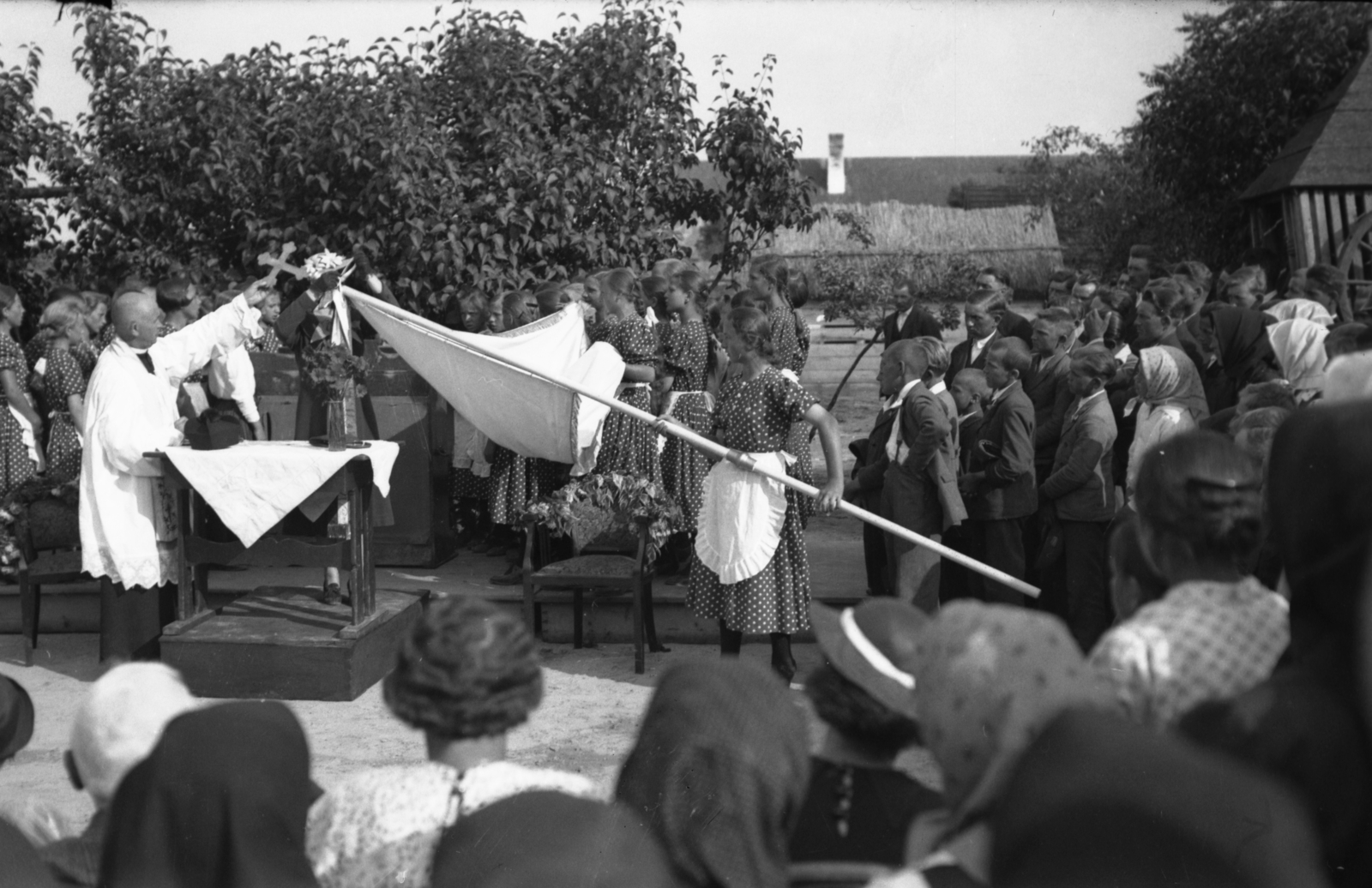1940, Kókány Jenő, zászló, pap, katolikus, áldás, tábori mise, Fortepan #107674