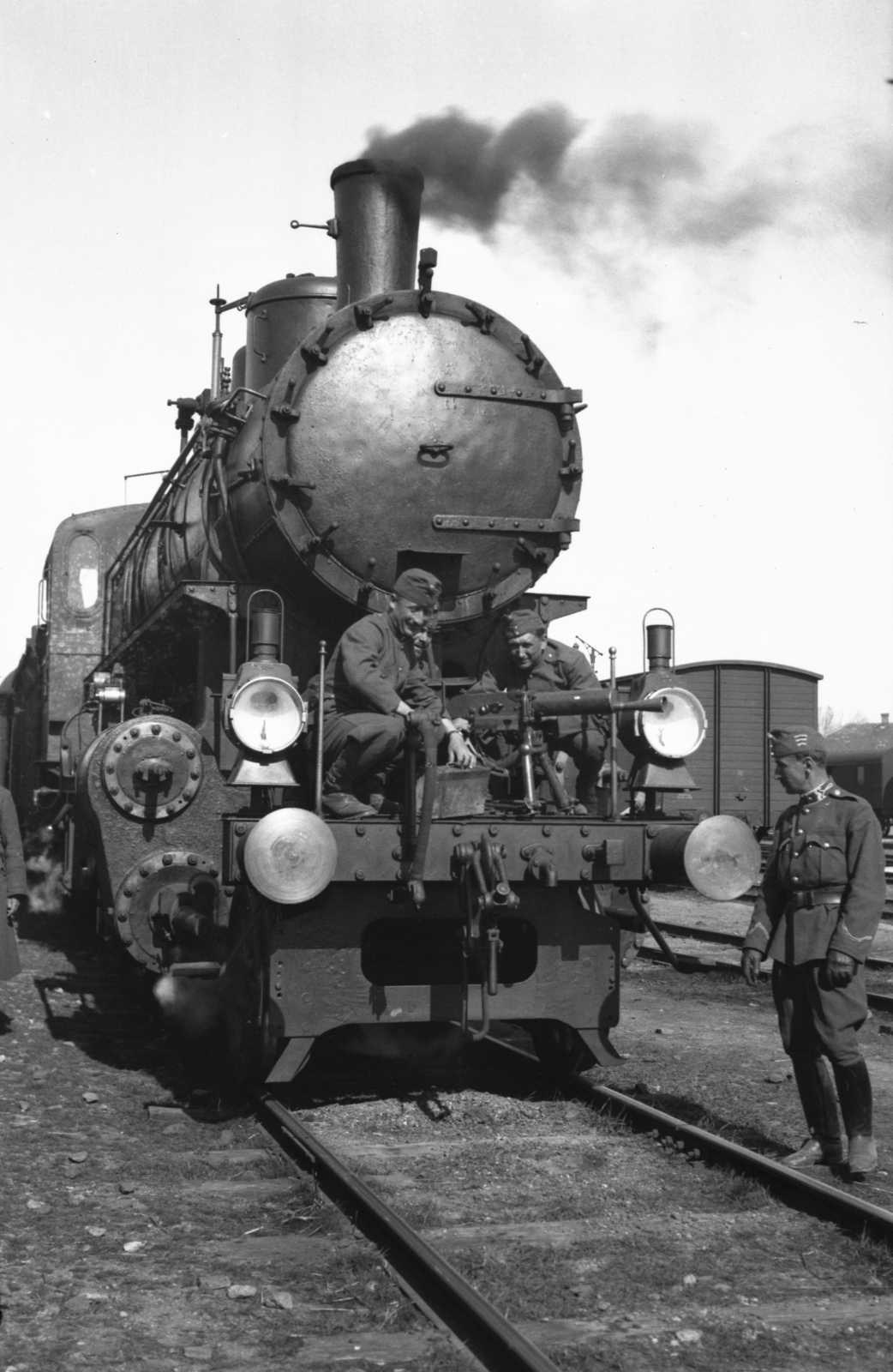 Magyarország, Sátoraljaújhely, vasútállomás., 1939, Kókány Jenő, gőzmozdony, Schwarzlose-márka, gépfegyver, Fortepan #107681