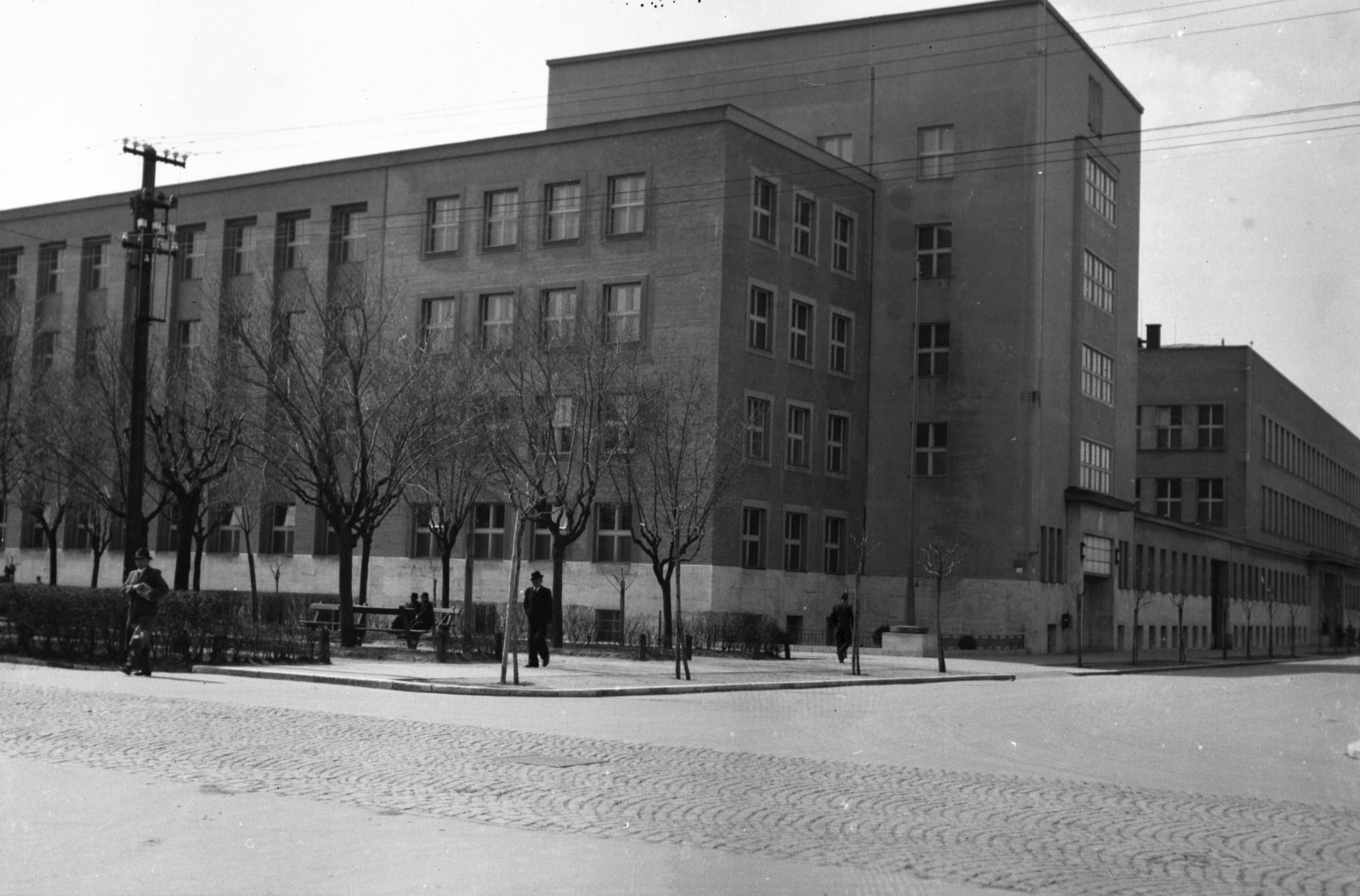 Slovakia, Košice, ulica Postová (gróf Teleki Pál utca) 18 - 20., Postapalota., 1939, Kókány Jenő, post office, Functionalism, Bohumír Kozák-design, Fortepan #107690