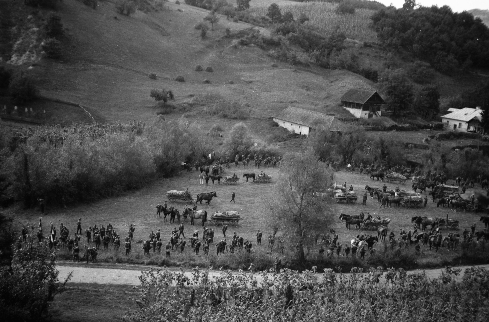 Romania,Transylvania, Észak-Erdély. A felvétel a magyar csapatok bevonulása idején készült., 1940, Kókány Jenő, Fortepan #107733