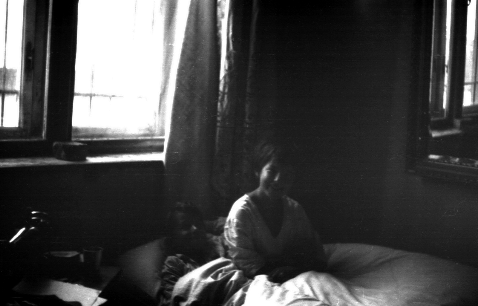 1962, Mészöly Leonóra, portrait, mirror, interior, bed, woman, sewing machine, Fortepan #10777