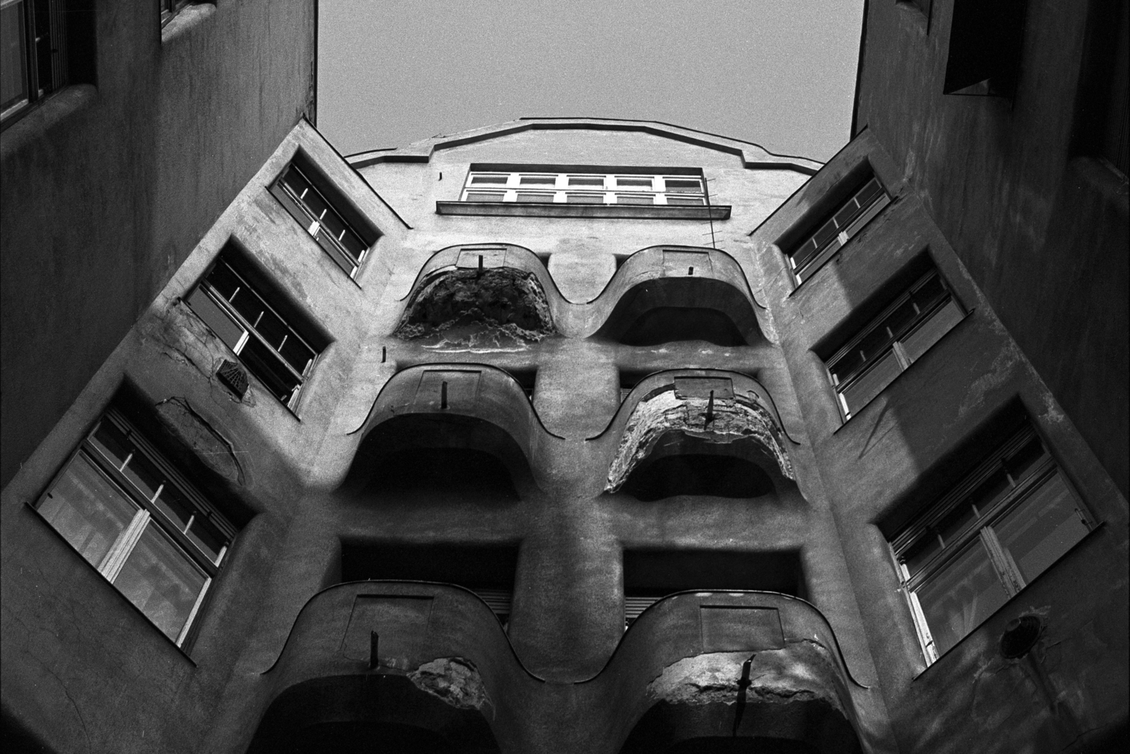 Magyarország, Budapest XII., Maros utca 11., 1982, Makovecz Benjamin, Budapest, erkély, Best of, alulnézet, Fortepan #107785
