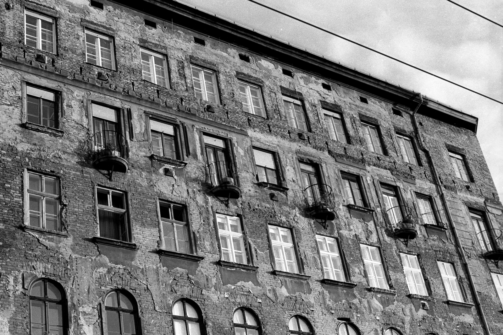 Hungary, Budapest VI., Podmaniczky (Rudas László) utca 51. számú ház homlokzata., 1981, Makovecz Benjamin, balcony, Budapest, Fortepan #107821