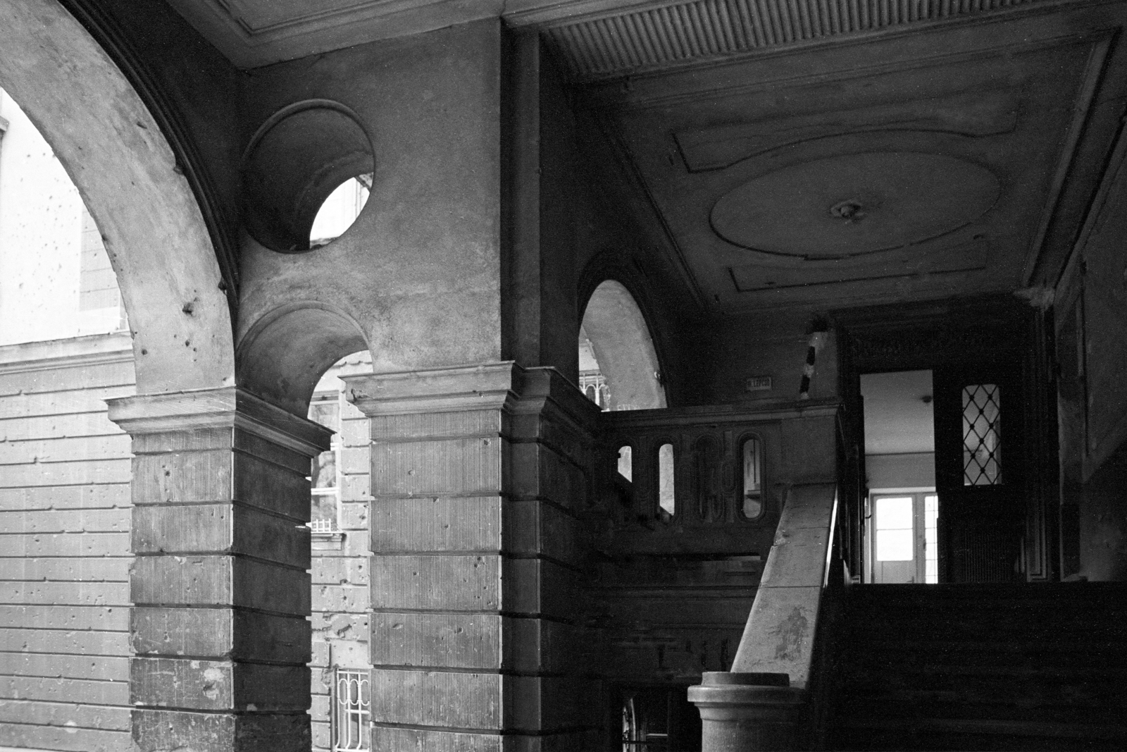 Hungary, Budapest XII., Böszörményi út 34., a ház lépcsőháza., 1981, Makovecz Benjamin, Budapest, railing, Fortepan #107836