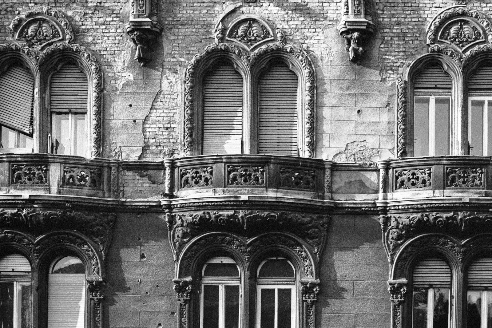 Hungary, Budapest VII., Jósika utca 2., 1982, Makovecz Benjamin, Budapest, architectural ornament, balcony, shutter, Fortepan #107885