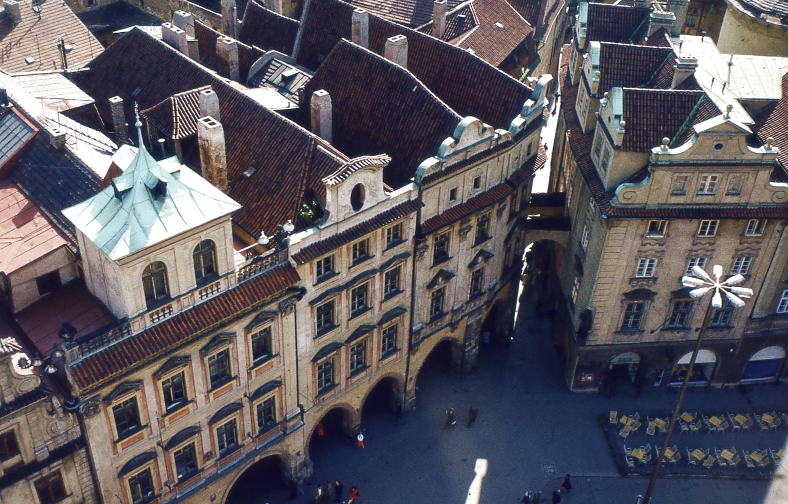 Csehország, Prága, Óváros tér (Staromestske namesti) az Óratoronyból a Melantrichova ulice felé nézve., 1976, Mészöly Leonóra, Csehszlovákia, színes, Fortepan #10793