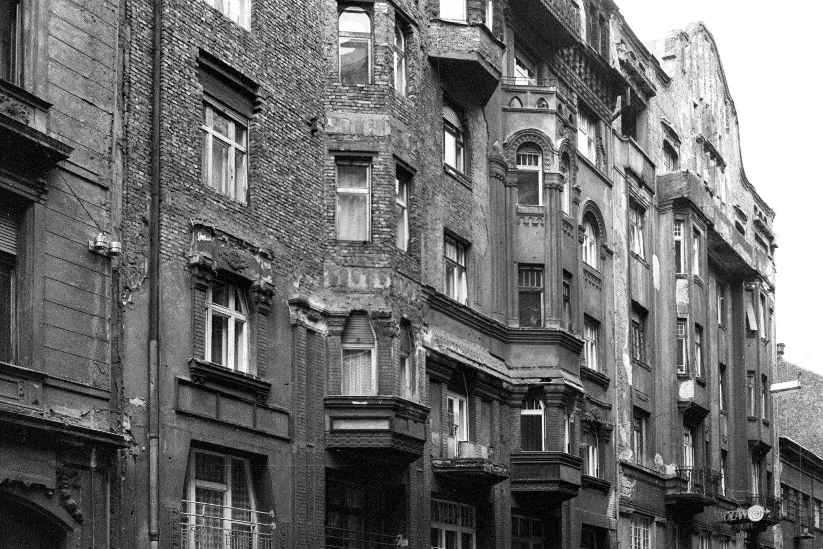 Hungary, Budapest V., Október 6. utca 15., 1983, Makovecz Benjamin, Budapest, enclosed balcony, window, Fortepan #108017