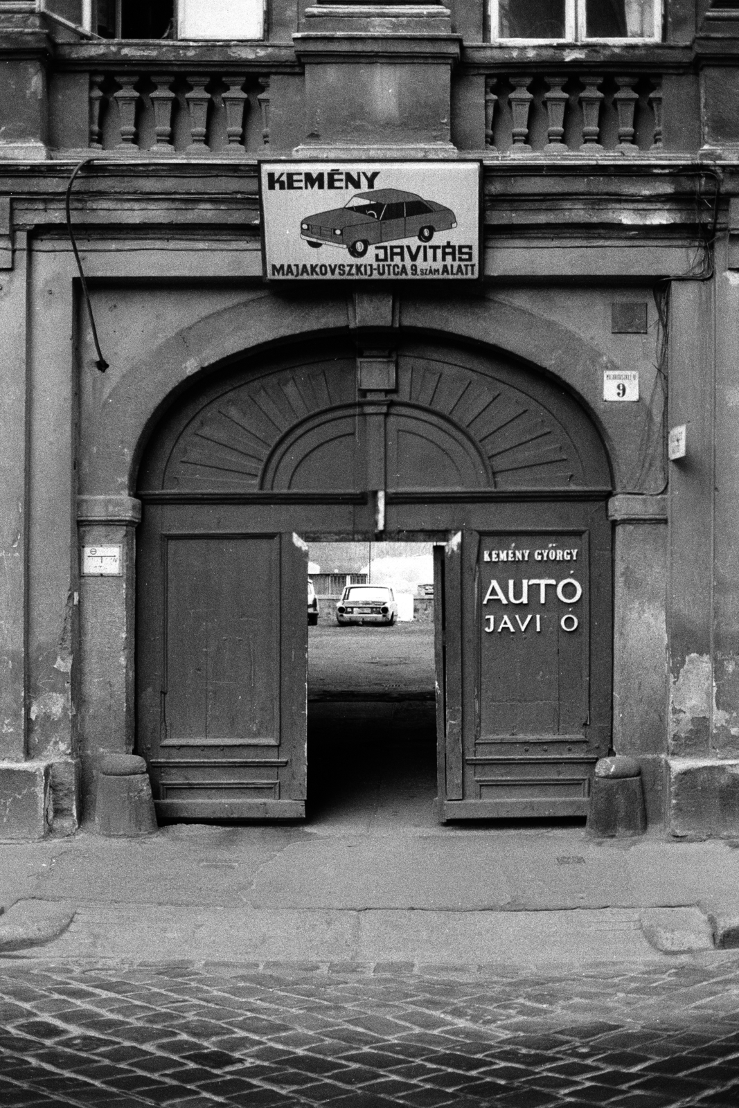 Magyarország, Budapest VII., Király (Majakovszkij) utca 9., 1984, Makovecz Benjamin, Budapest, gépjárműszerviz, autójavítás, cégtábla, Fortepan #108158